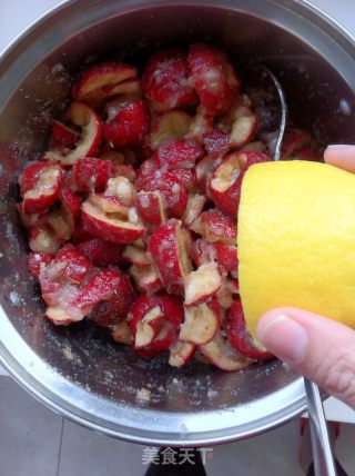 Homemade Sweet and Sour Hawthorn Cake recipe