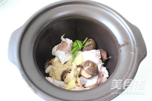 Duck Leg Soup with Bamboo Fungus, Flower and Mushroom recipe