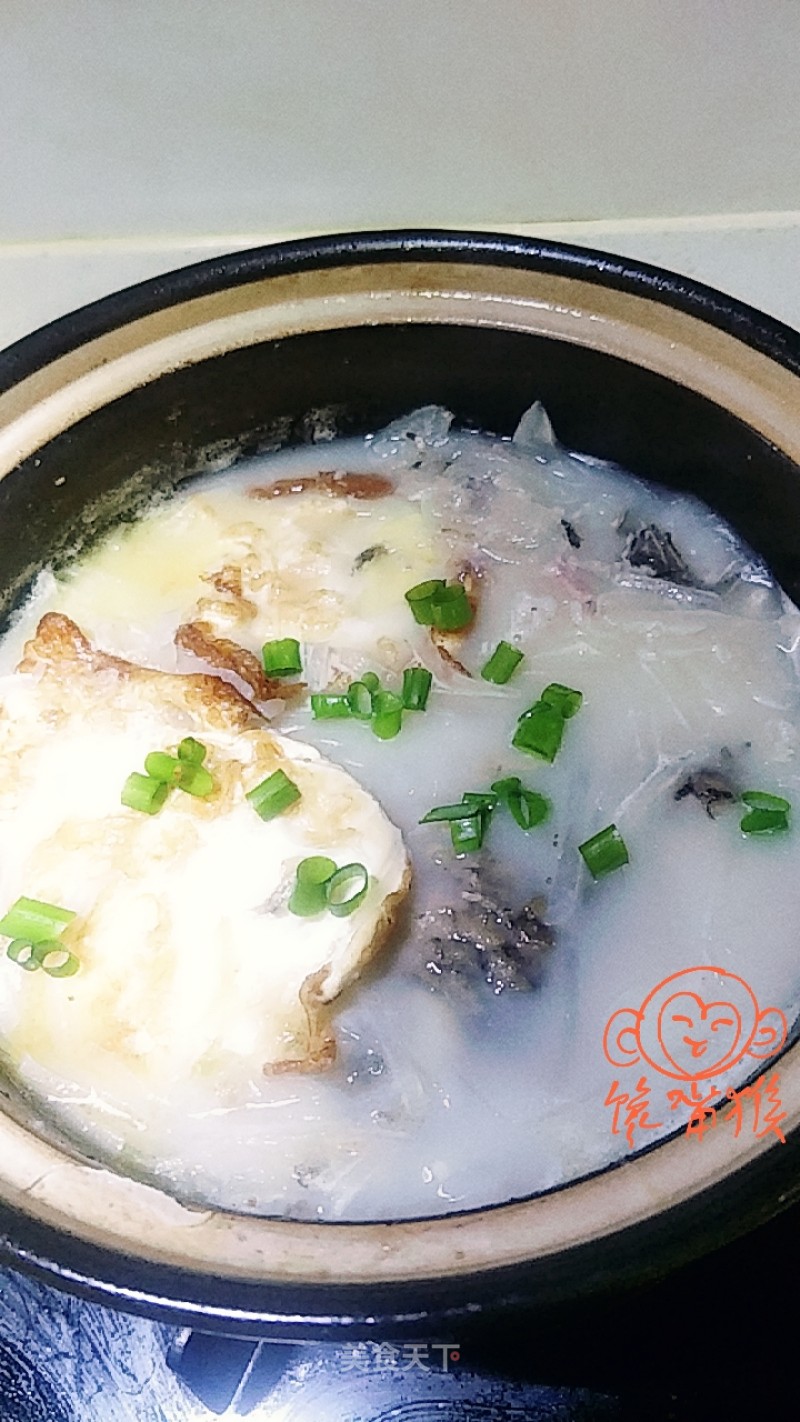 Fried Egg and Shredded Radish Milk White Soup Crucian Carp Soup recipe