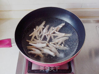 Braised Chicken Feet with Mushroom recipe