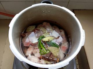 Pork's Trotter with Sand Ginger Salad recipe
