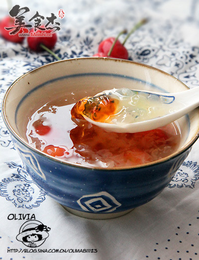 Cherry Peach Gum White Fungus Soup recipe