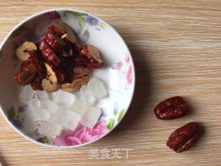 White Fungus, Lotus Seed and Red Date Soup recipe