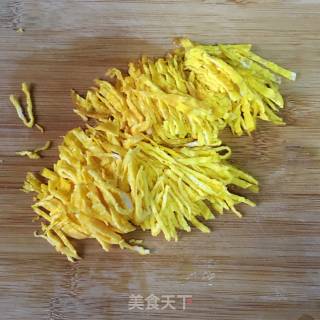 Peanuts with Egg Crust Mixed with Celery recipe