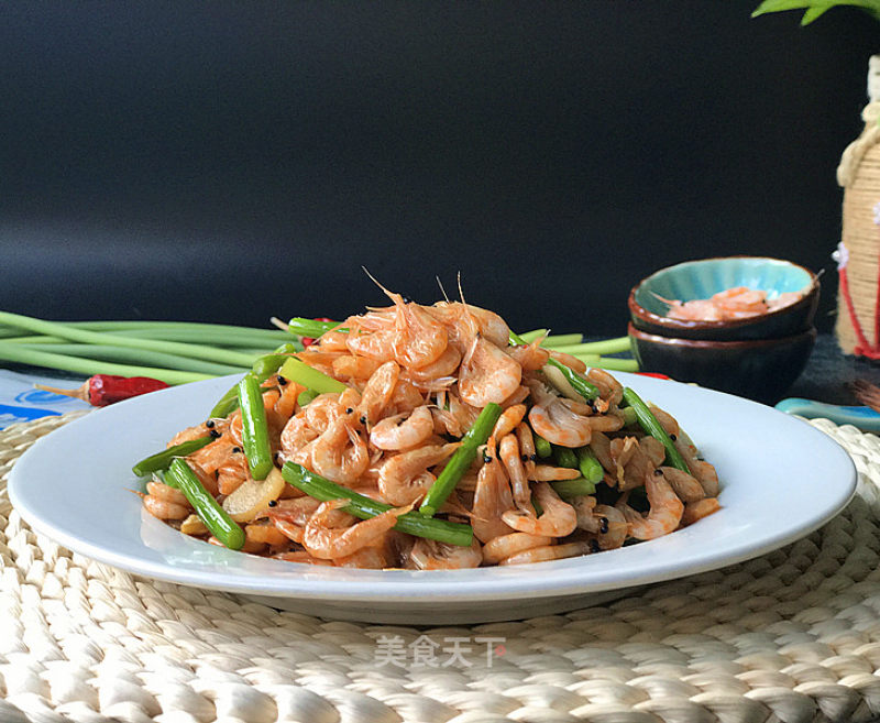 Stir-fried Krill with Garlic Sprouts recipe