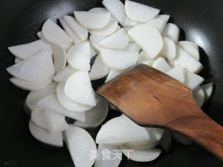 Stir-fried Radish with Scallop Meat recipe