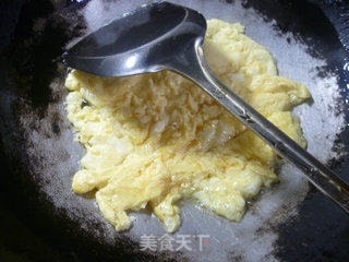 Scrambled Double Eggs with Leek Sprouts recipe