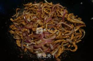 Stir-fried Onion with Shredded Pork recipe