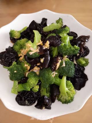 Broccoli with Fungus recipe