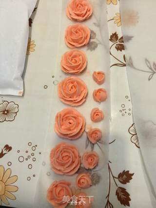 Small Fresh Decorated Cake recipe