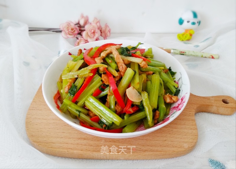 Stir-fried Shredded Pork with Celery and Red Pepper recipe