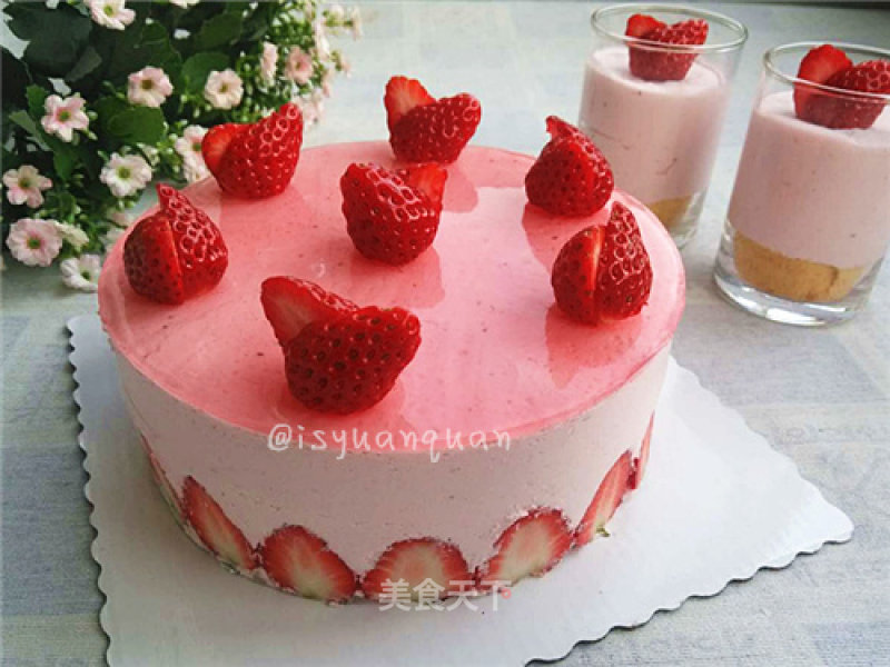 6 Inch Strawberry Mousse Cake