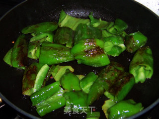 Stir-fried Lotus Root Slices with Sweet and Sour Tiger Skin Pepper recipe