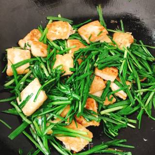 Stir-fried Tofu with Green Garlic recipe