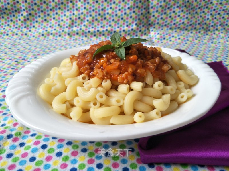 Spaghetti with Tomato Meat Sauce and Basil Flavor recipe