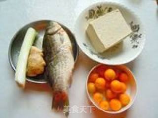 Crucian Carp Tofu Kumquat Soup recipe