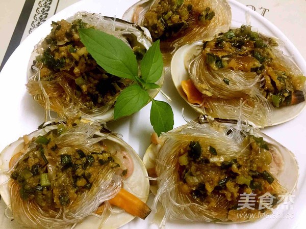 Steamed Arctic Scallops with Garlic Vermicelli recipe