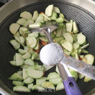 Loofah Stir-fried Conch Slices recipe