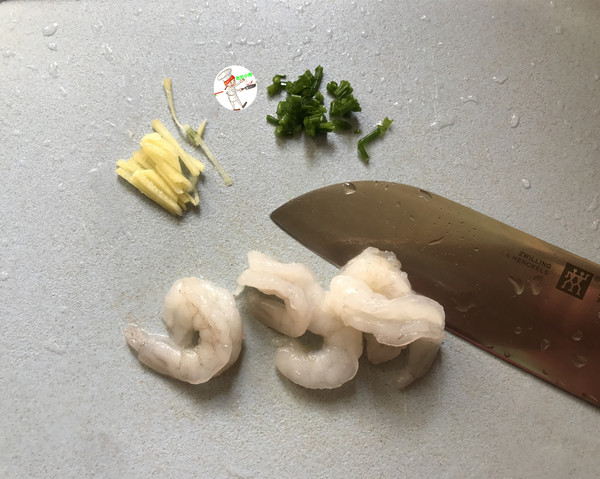 Net Red Seafood Salad Fried Noodles recipe