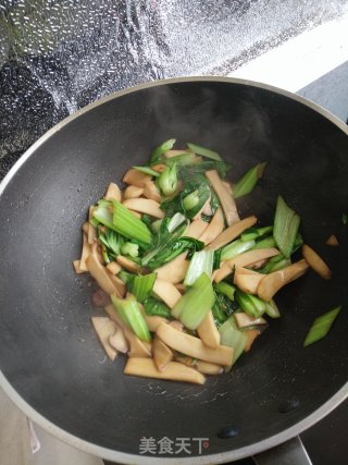 Stir-fried Rapeseed with Pleurotus Eryngii recipe