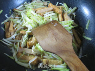 Sweet Not Spicy Stir-fried Leek Sprouts recipe