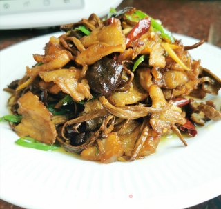Serving Food ~ Dry Pot Chashu Mushroom Pork Belly (with Cast Iron Pot Boiling Method) recipe