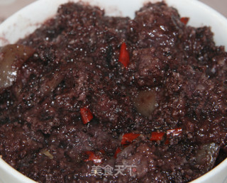 Steamed Pork with Black Rice Noodles recipe