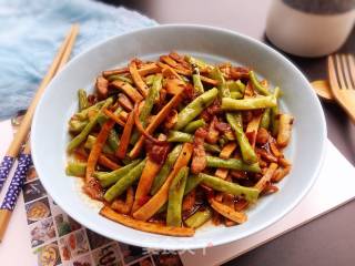 Stir-fried Shredded Pork with Cowpeas recipe