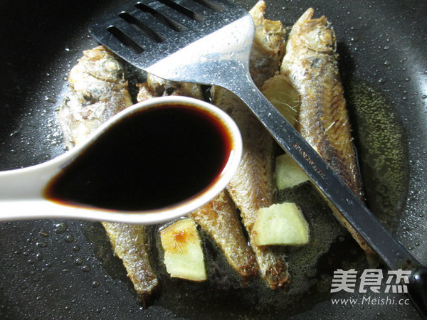 Small Yellow Croaker with Shacha Sauce recipe