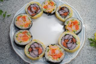 [momo New Year's Eve Dishes] Assorted Rose Sushi Salmon Sashimi recipe