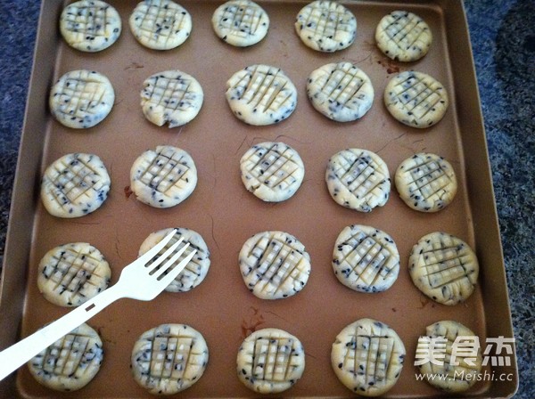 Black Sesame Pattern Biscuits recipe