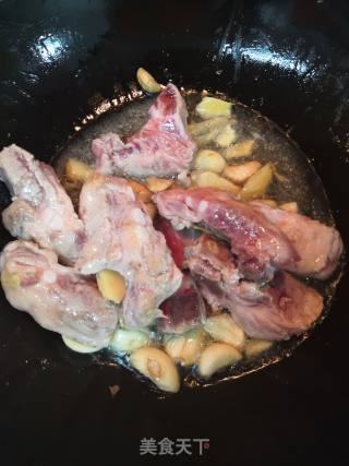 Braised Lotus Root with Garlic Pork Ribs recipe