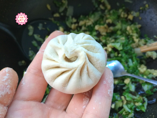 Cabbage and Egg Buns recipe