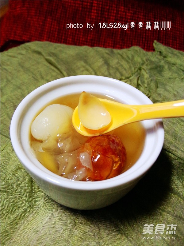 Longan, Red Date and White Fungus Soup recipe