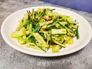 Stir-fried Pork Belly Slices with Convolvulus Root recipe