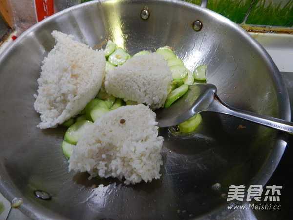 Loofah and Egg Fried Rice recipe