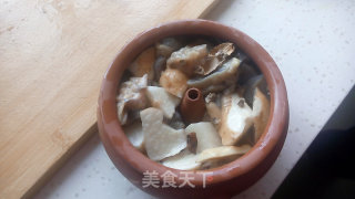 Steam Pot Chicken (gastrodia Steam Pot Chicken)-a Specialty of Yunnan recipe