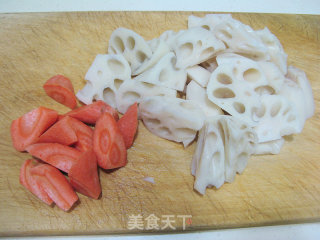 Qiangpai Lotus Root Carrot Health Soup recipe