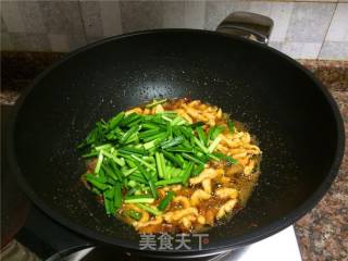 Stir-fried Chicken with Leek and Dried Beans recipe