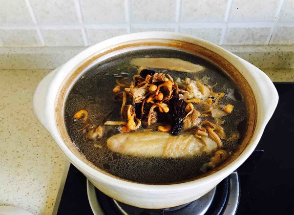 Six Fungus Pork Chops Health Soup recipe