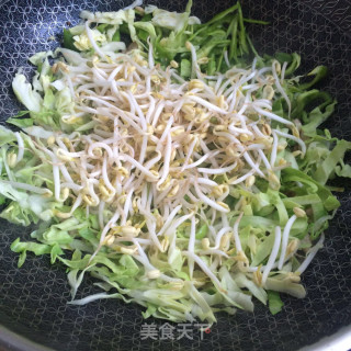 Fried Noodles with Cumin and Green Pepper recipe