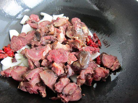 Stir-fried Smoked Horse Intestines recipe