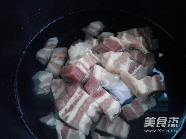 Braised Chestnut with Pork Belly recipe