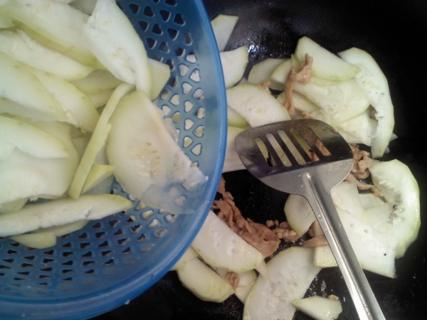 Stir-fried Shredded Pork with Gourd and Melon recipe