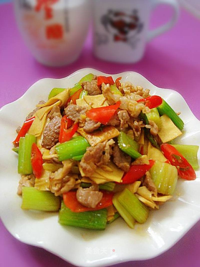 Stir-fried Bean Curd with Celery recipe