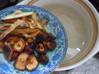 No Appetite Can Also Strengthen Nutrition--mushroom Pork Rib Soup with Fish and Mushroom recipe