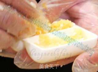 Japanese Style Two-color Delicious Seaweed Shaped Rice Ball recipe