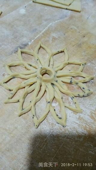 Sweet Potato and Black Sesame Fried Fruit recipe