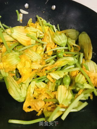 Stir-fried Pumpkin Flowers recipe