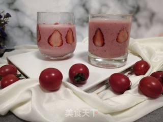 Coconut Strawberry Yogurt Milkshake recipe